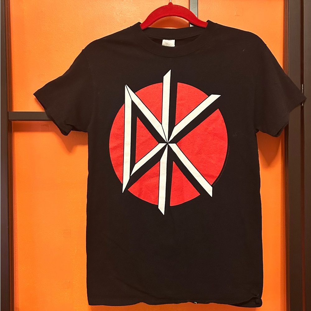 💚💚5/25💚💚 Dead Kennedys  Tee with Red & White Icon